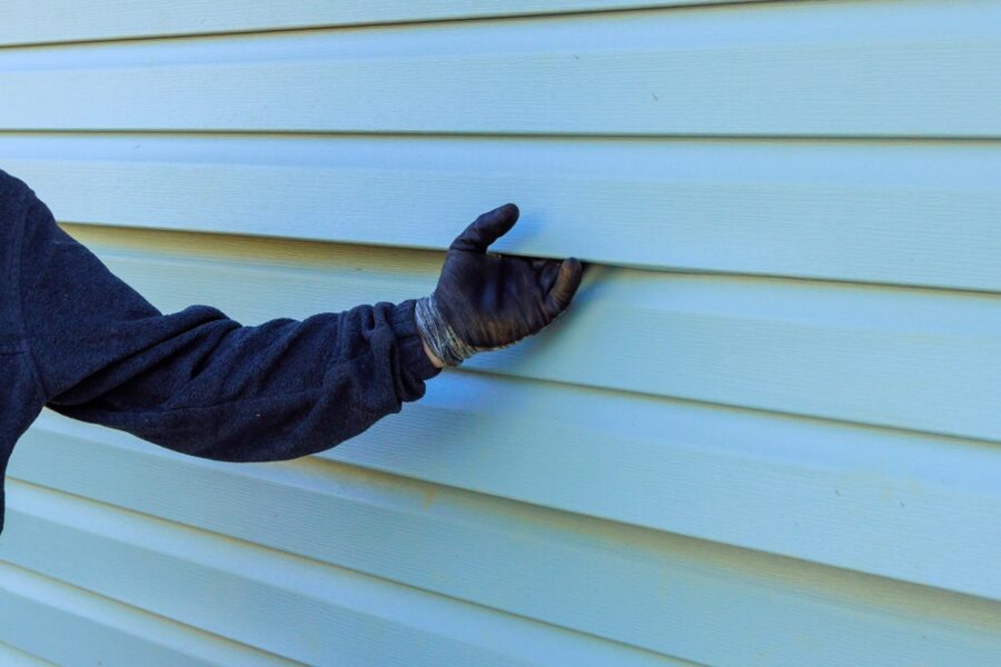 How to Install Vinyl Siding: 5 Benefits of Professional Installation